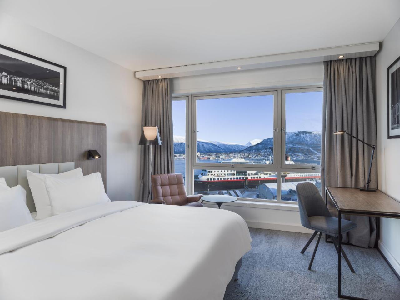 Premium Zimmer mit Meer- und Bergblick